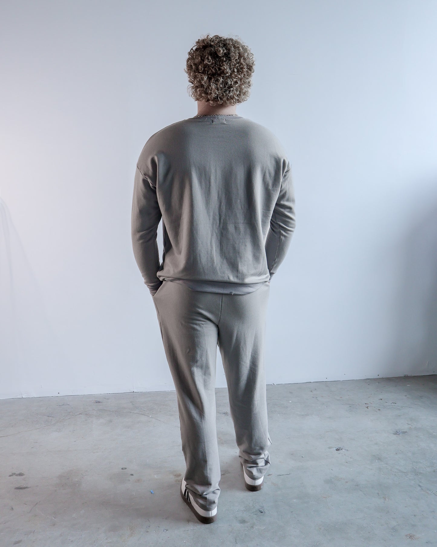 The Basic Sweatshirt in Grey