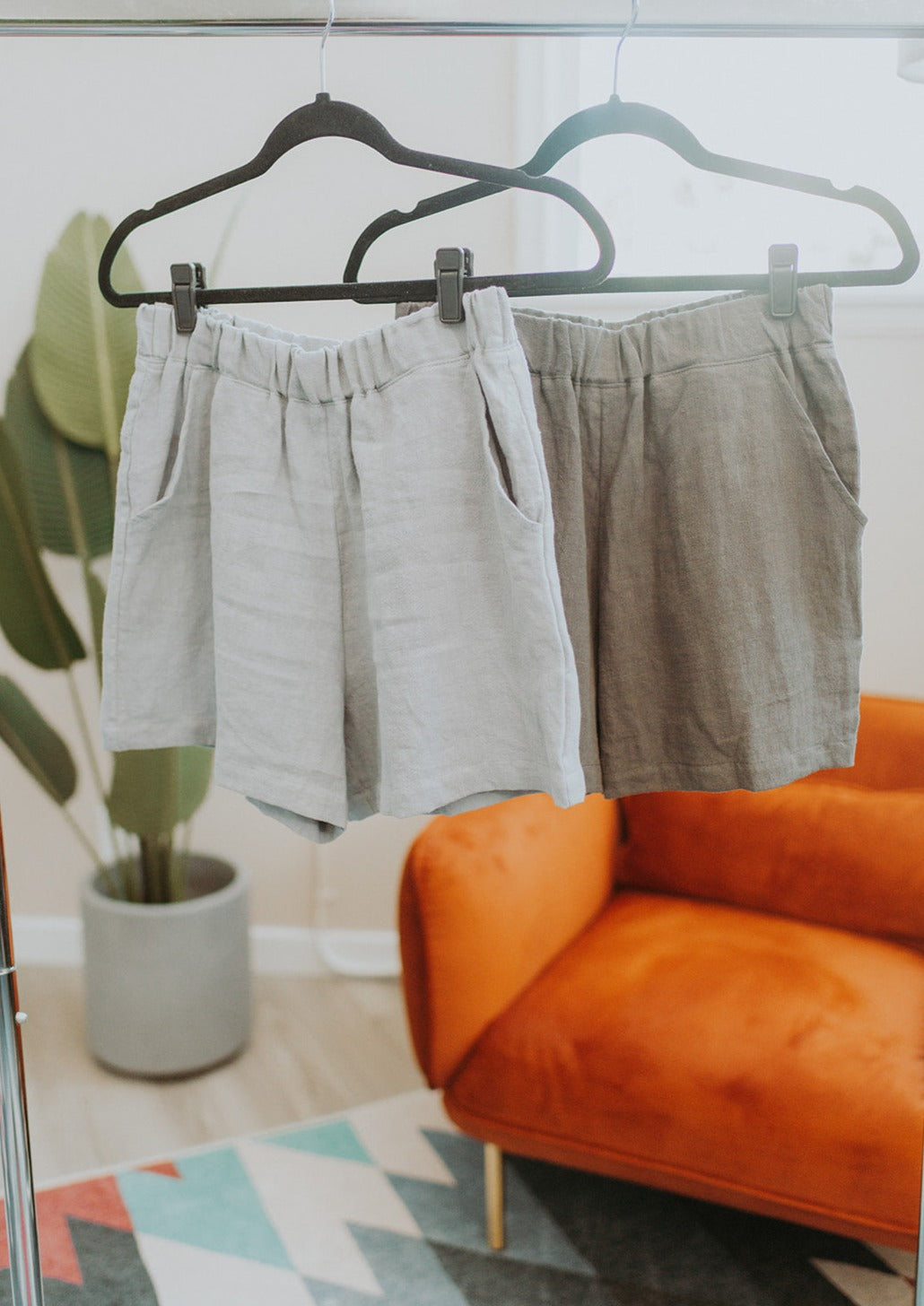 The Linen Short in Charcoal